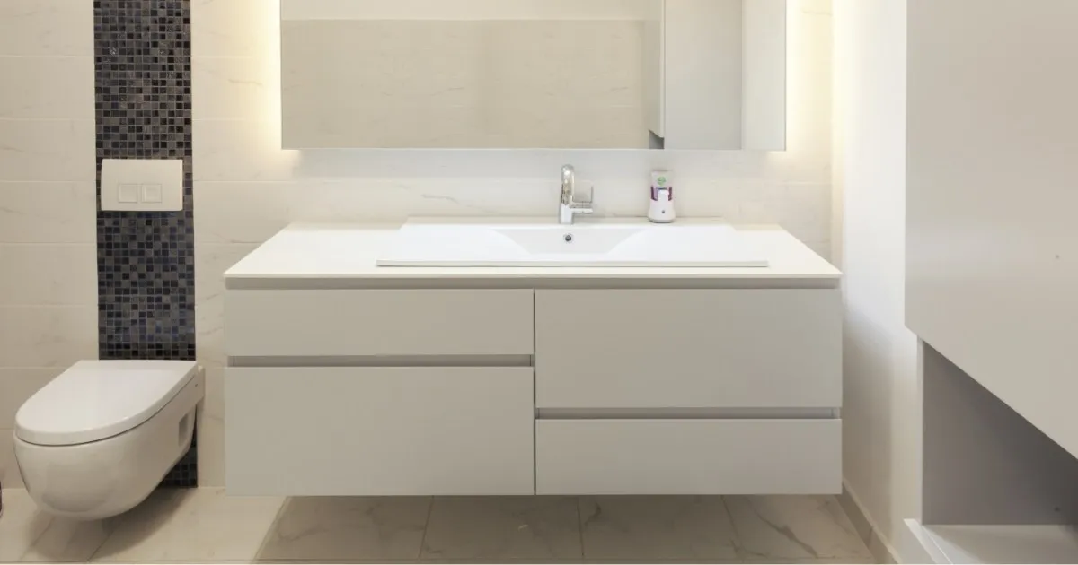 modern bathroom with big mirror, clean design